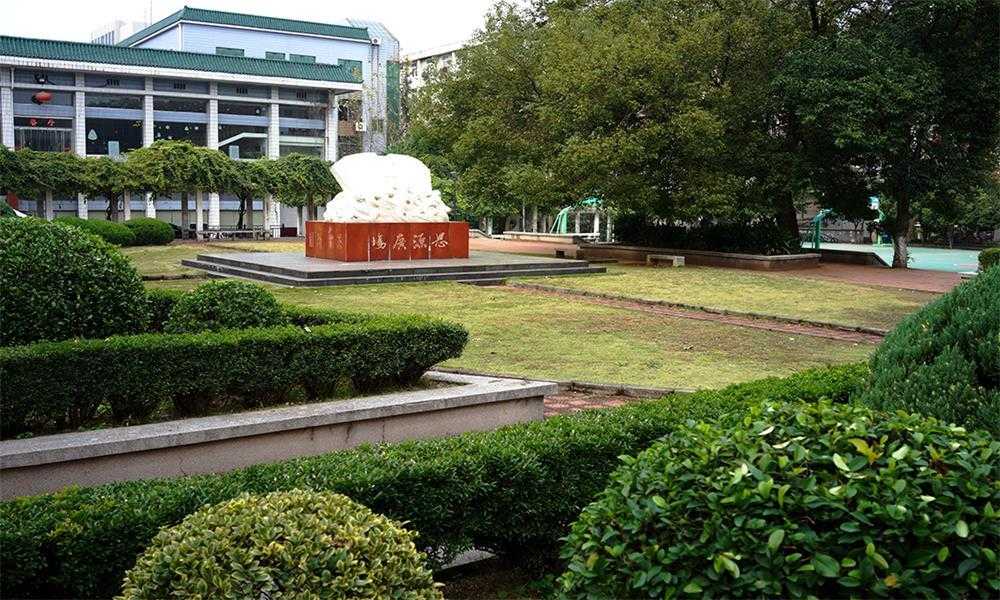武漢理工大學校景1