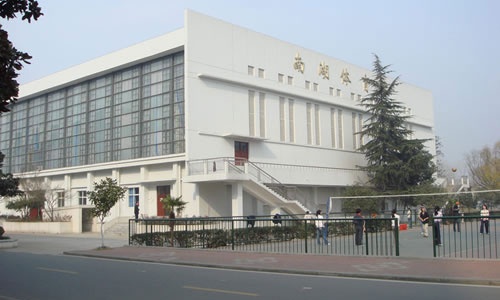 中南財(cái)經(jīng)政法大學(xué)南湖體育館1