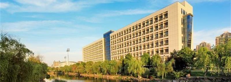 中南財(cái)經(jīng)政法大學(xué)校景